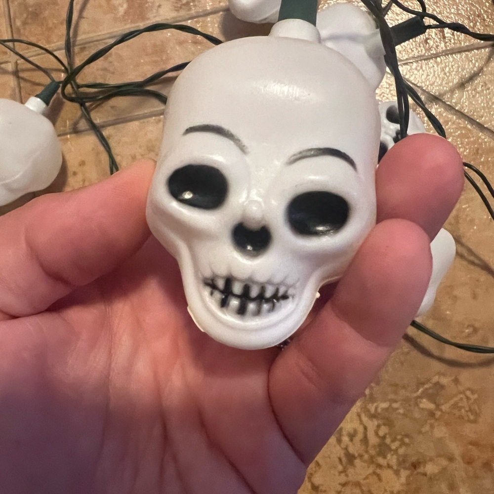 Vintage Halloween Skull String Lights *RARE* Blow mold skull.